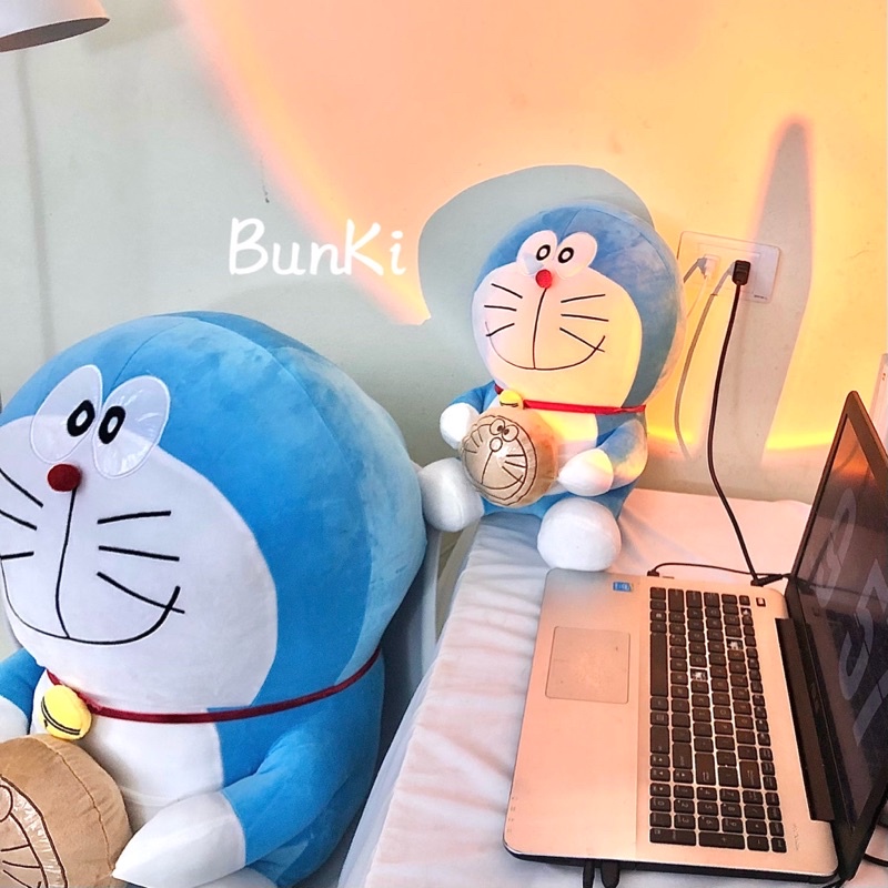 GẤU BÔNG DORAEMON ÔM BÁNH 70CM CAO CẤP BUNKI