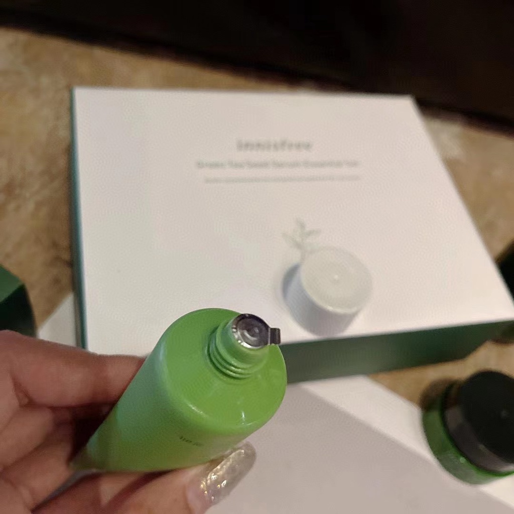 Bộ mỹ phẩm dưỡng da Innisfree thành phần trà xanh