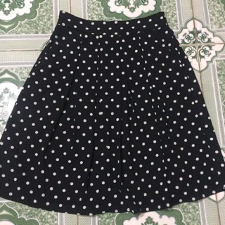 Chân váy xoè chấm bi