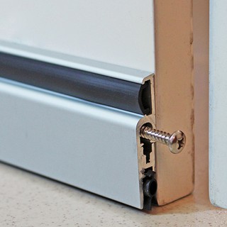 Ron chắn cửa tự động chặn khe hở đáy cửa chống nước, khói, bụi, ồn, côn trùng lắp ngoài 9XX - PYT Shop