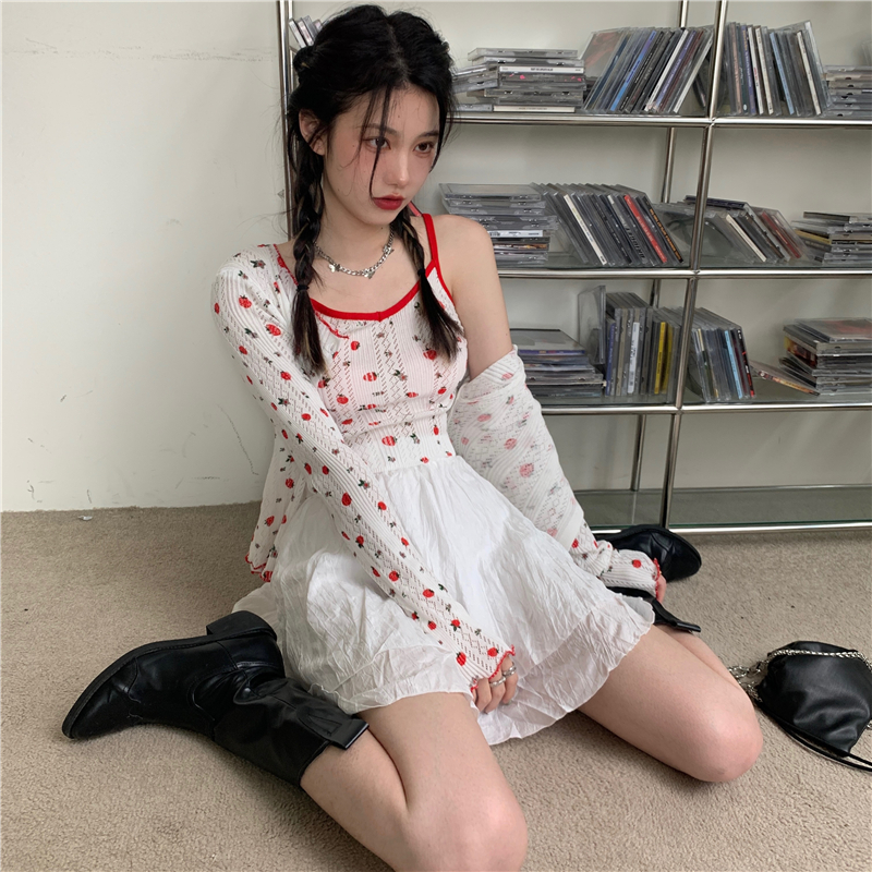 Bộ Đồ Hai Mảnh Áo Hai Dây Họa Tiết Dâu Tây 42644 + Áo Khoác Camisole42644 | BigBuy360 - bigbuy360.vn