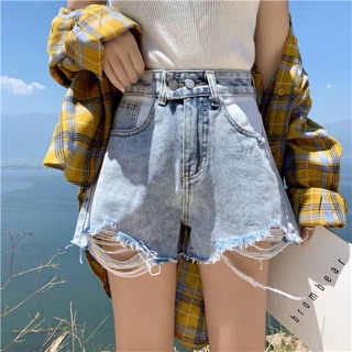Quần short bò rách