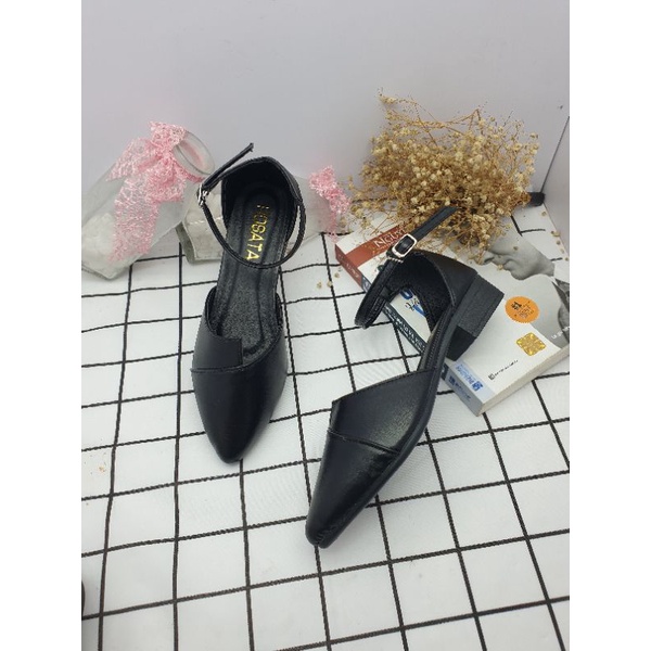 Giày bít mũi cao gót 3 phân hai màu đen kem