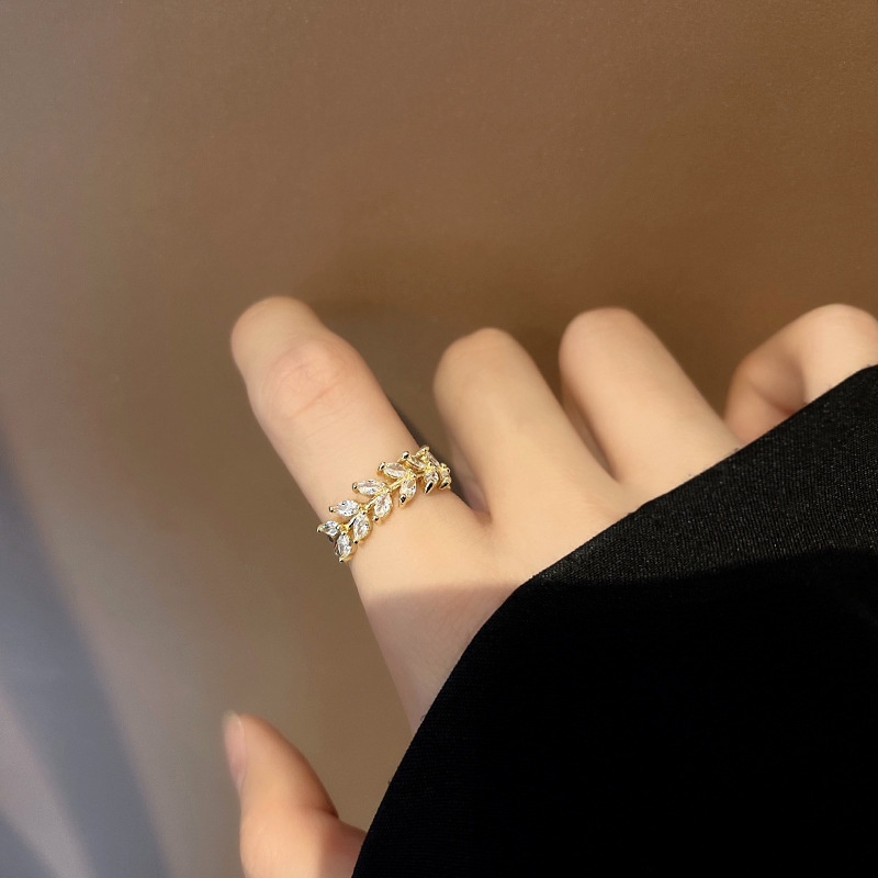 Nhẫn đính đá zircon hình chiếc lá sang trọng hợp thời trang