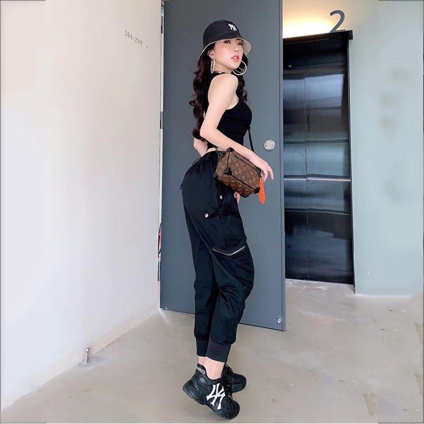 Set Đồ Nữ Áo Crop Top Khoét Nách Kết Hợp Quần Jogger Túi Hộp Chất Thun Trơn Cao Cấp SEPTEMBERGIRL1989 WM SET HQ03V1