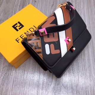 Túi fendi size 23cm