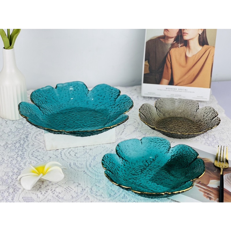 Đĩa thủy tinh pha lê hình hoa anh đào viền vàng sang trọng chọn nhiều màu nhiều size