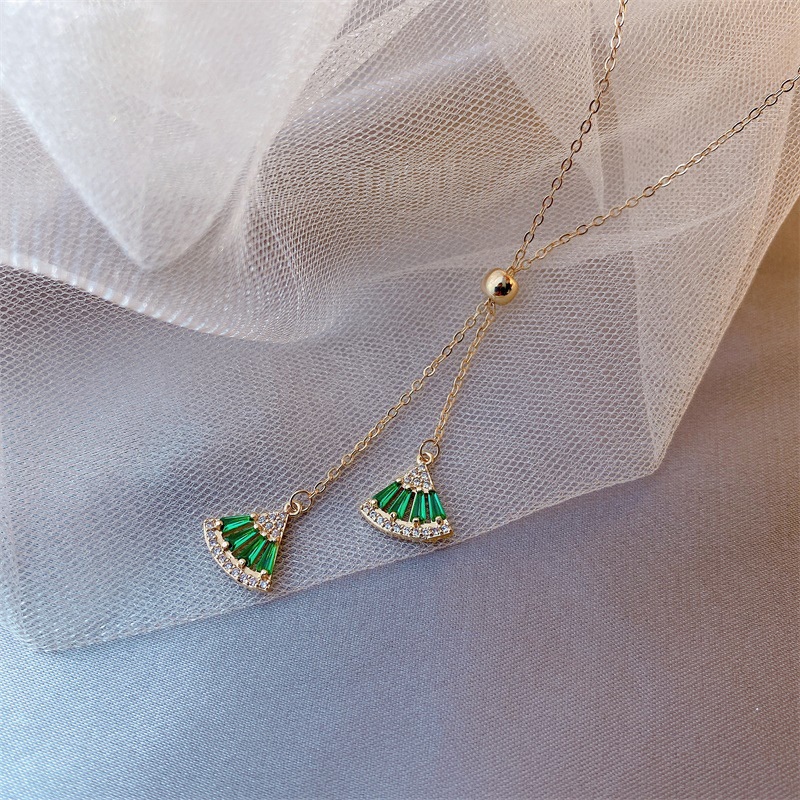 Vòng cổ mặt hình quạt đính đá zircon màu xanh lá sang trọng cho nữ