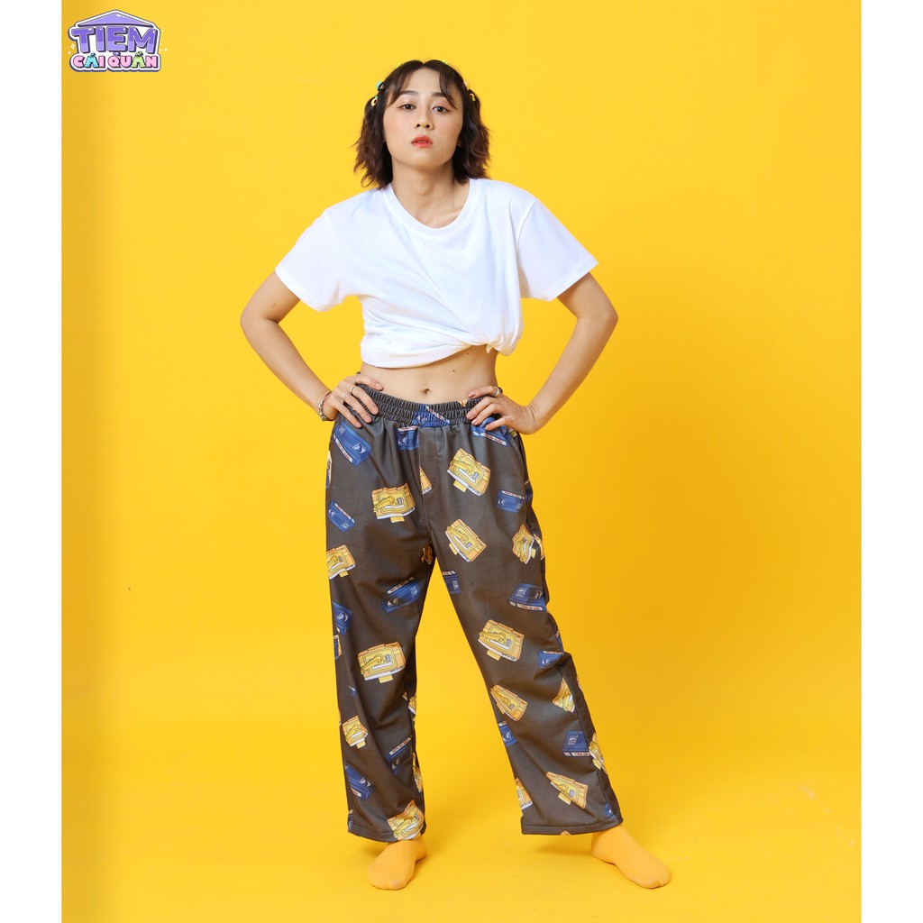 Quần hoạ tiết ĐỒ QUAY BĂNG TUỔI THƠ by Tiệm cái quần | BigBuy360 - bigbuy360.vn