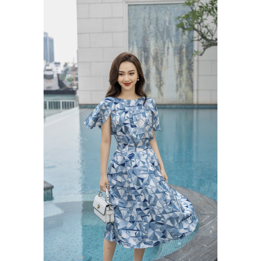 Áo sơ mi dáng suông và chân váy A xếp ly dài qua gối (Set cứng mã F252214) FIONA F552228