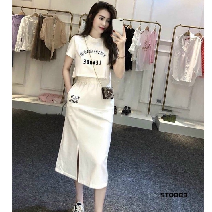 Sét áo thun cổ tròn kèm chân váy in họa tiết chữ