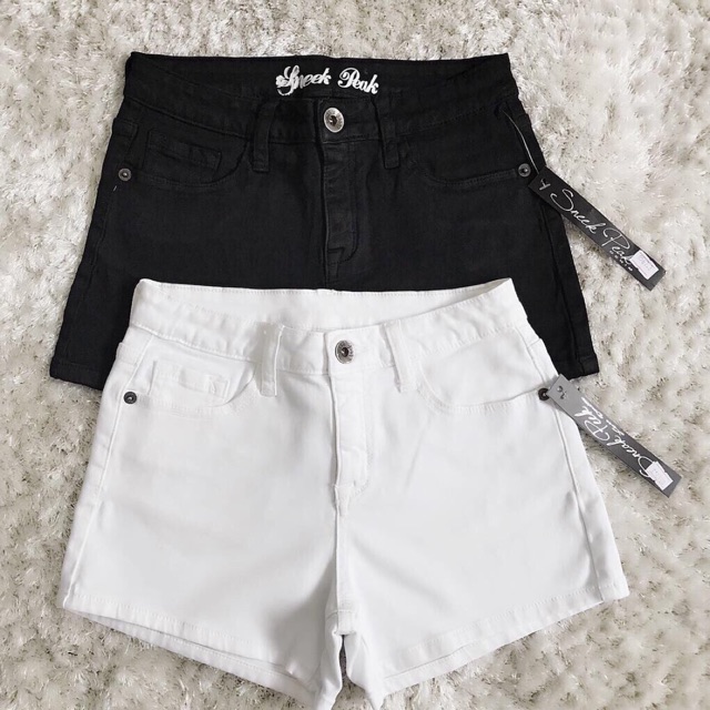 QUẦN SHORT TRẮNG ĐEN