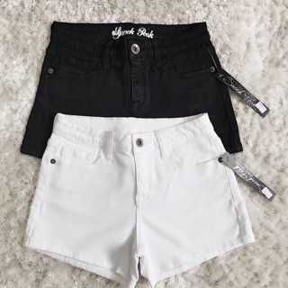 QUẦN SHORT TRẮNG ĐEN