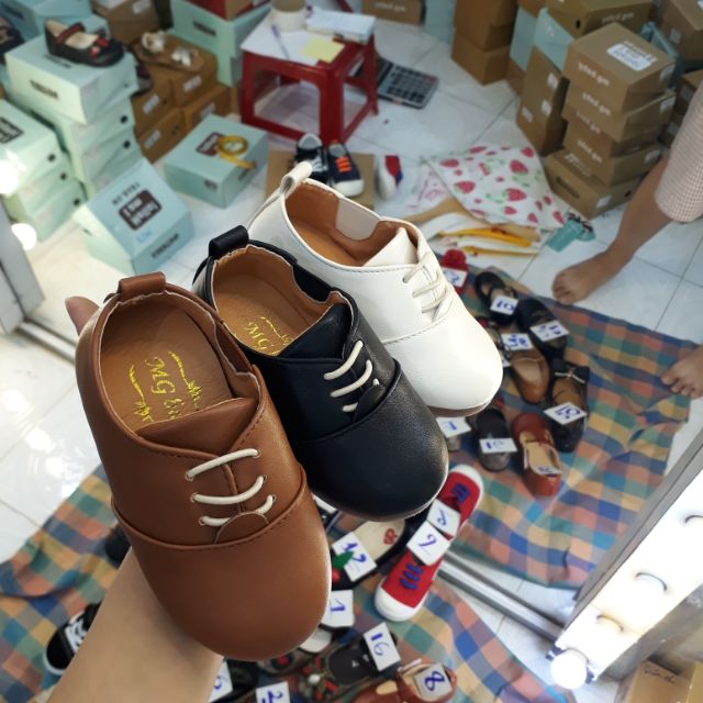 Giày bé trai bé gái