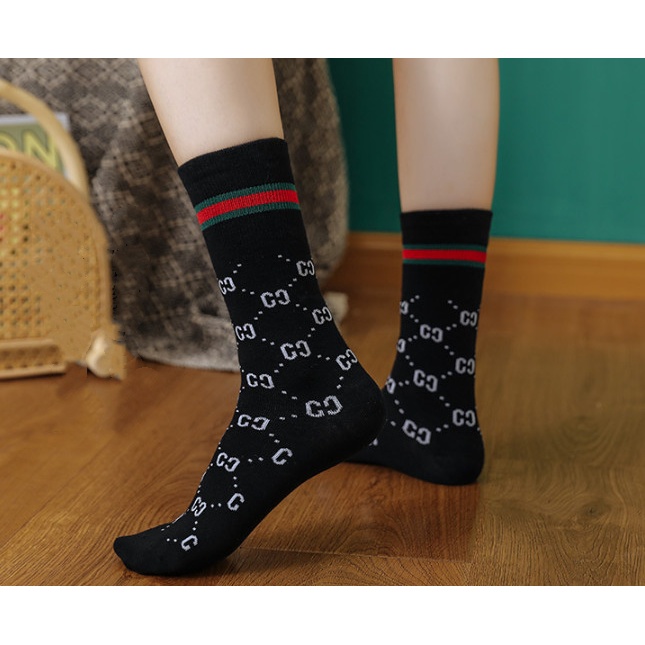 Vớ Tất GUCCI cổ cao phong cách trẻ trung, dễ thương và xinh xắn