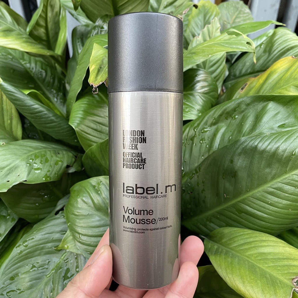 Keo bọt tạo kiểu giữ nếp tóc và tạo độ phồng Label.m Volume Mousse 200ml ( New 2021 )