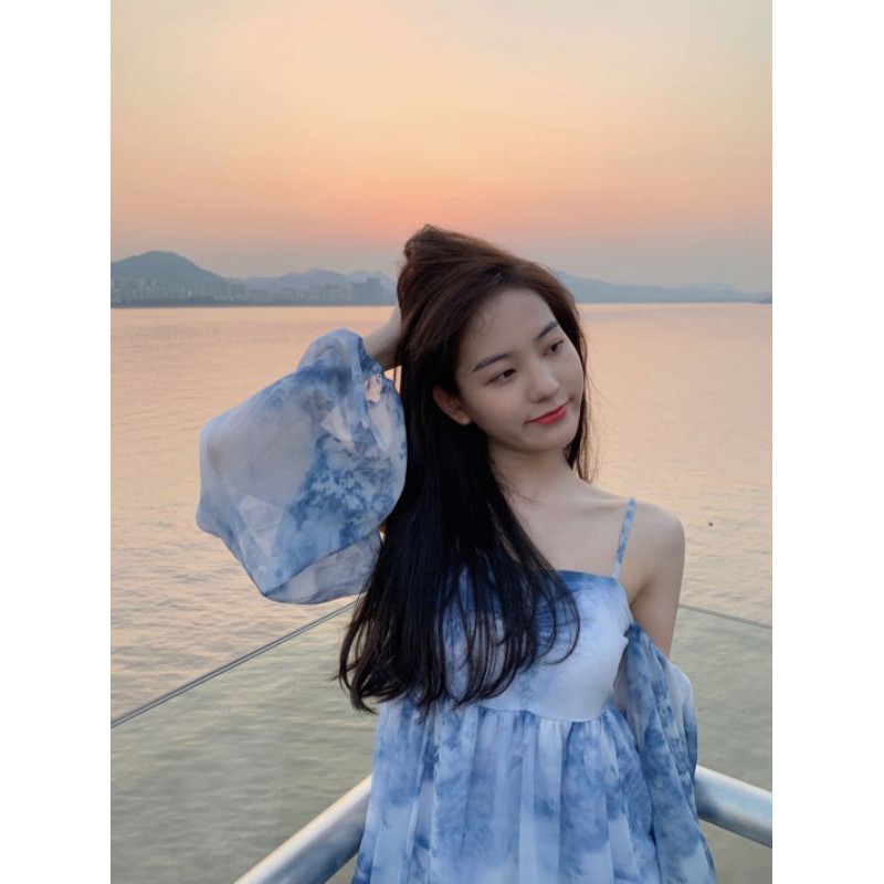 Váy đầm hai dây loang màu xanh trắng hottrend hè 2021