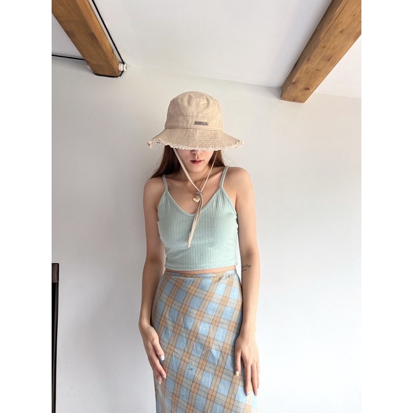 Áo 2 dây cổ V chất thun gân co giãn sexy rất thích hợp với mùa hè