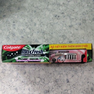 Kem đánh răng Colgate Maxfresh than tre 230g Tặng bàn chải lông tơ