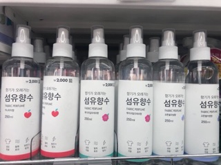 Xịt thơm quần áo Daiso