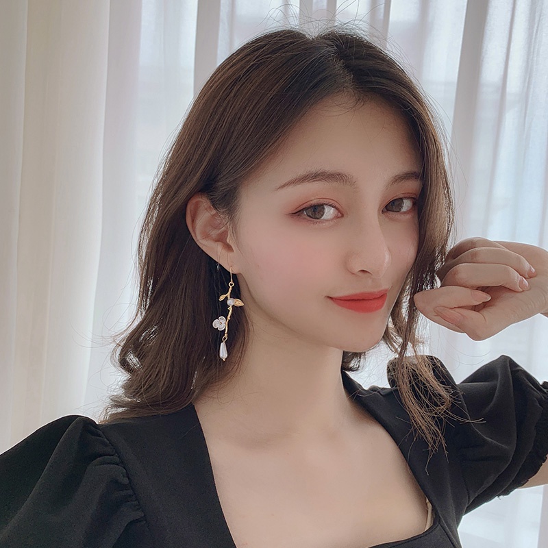 Hoa tai dáng dài đính ngọc trai giả thời trang Hàn Quốc