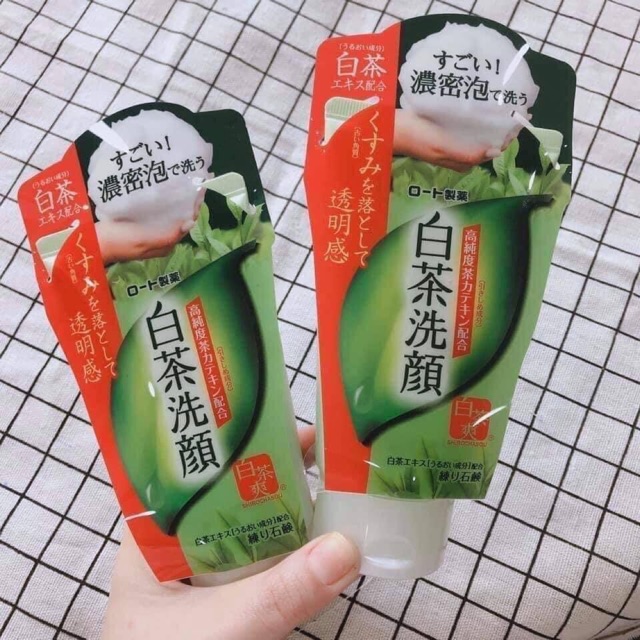Sữa rửa mặt trà xanh Nhật bản Rohto