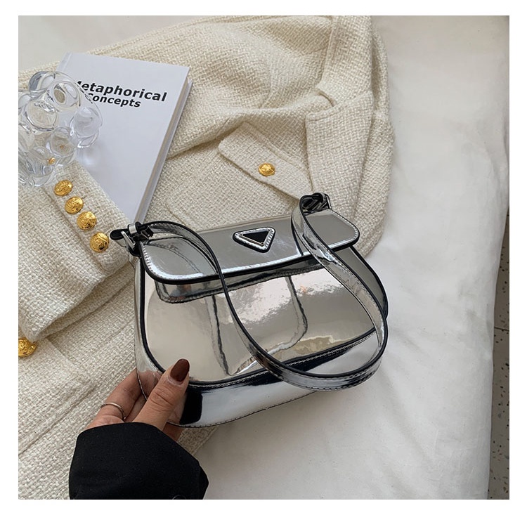 Túi xách góc bầu nắp đính tam giác