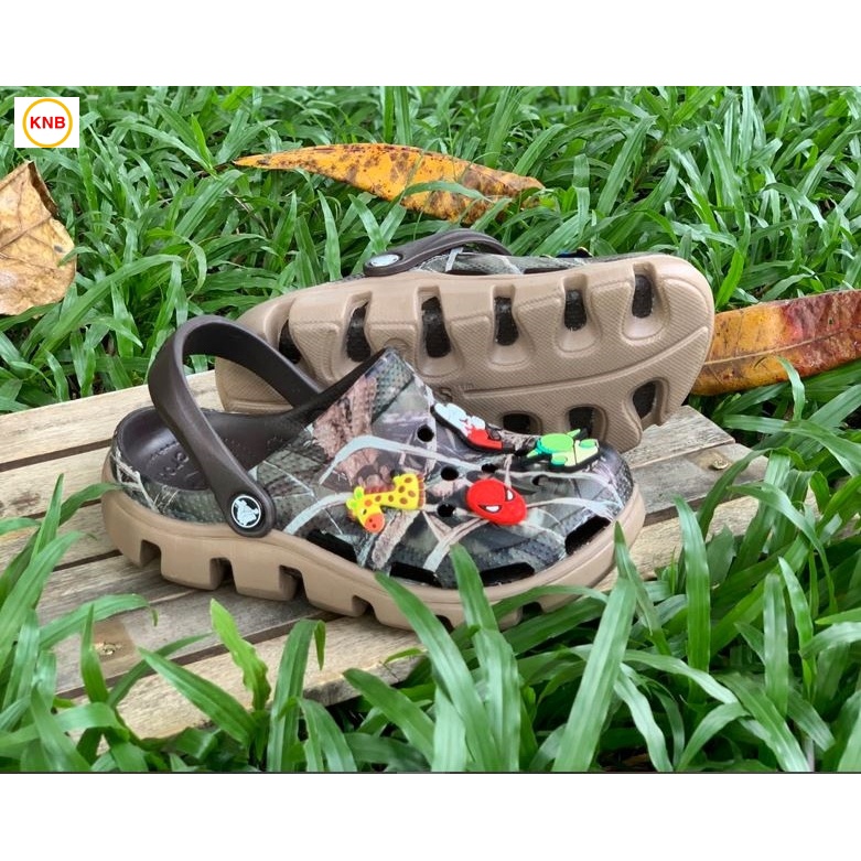 Dép nữ nam, Dép suc Duet Cross Camo Nâu Nhạt -Freeship+ 12 sticker- Dép Quai Ngang nam nữ bít đầu hàn quốc