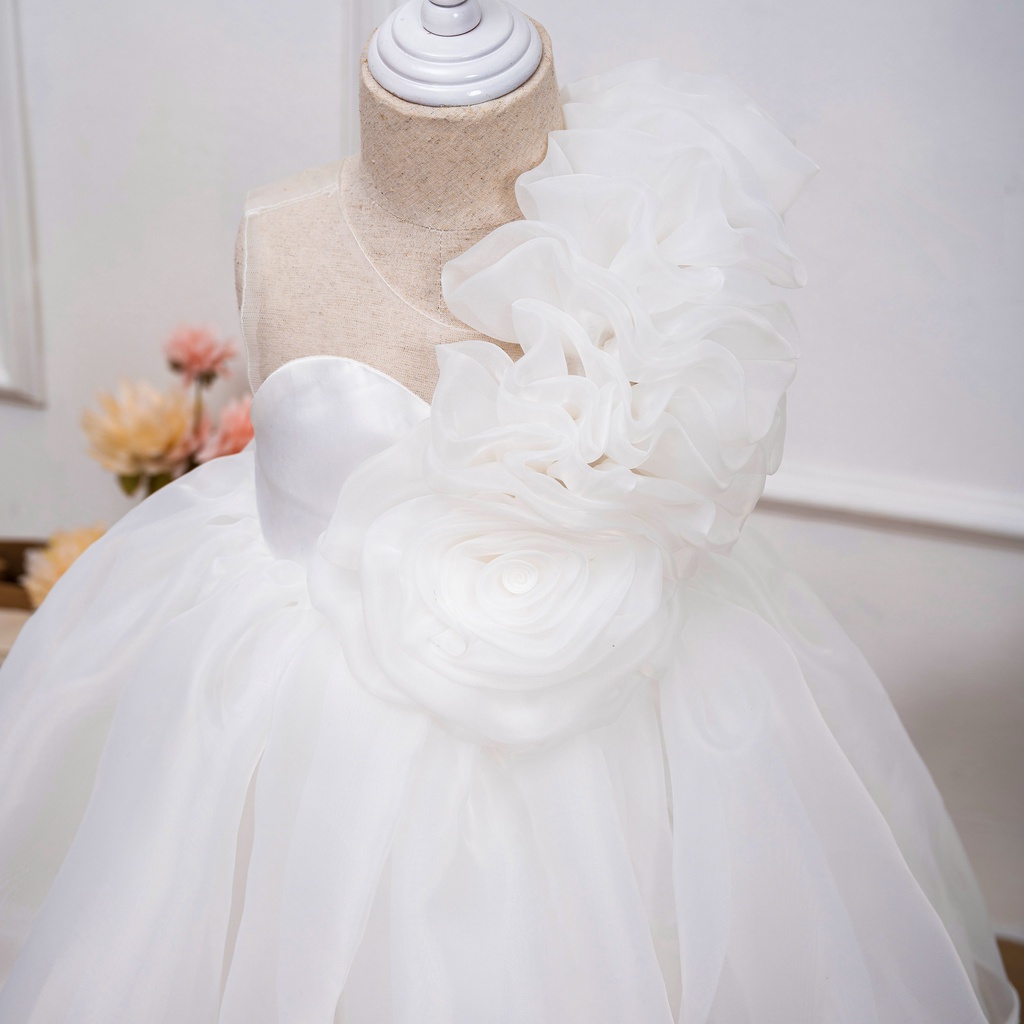 Váy công chúa, đầm công chúa cho bé gái màu trắng thiết kế hoa hồng trên ngực trái cho bé từ 1 đến 10 tuổi