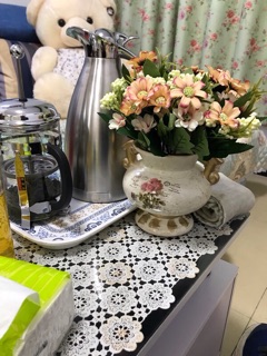 Lọ hoa và hoa trang trí