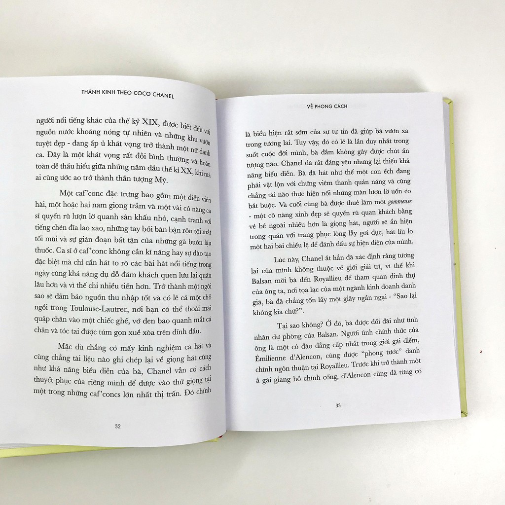 Sách - Thánh Kinh Theo Coco Chanel | BigBuy360 - bigbuy360.vn
