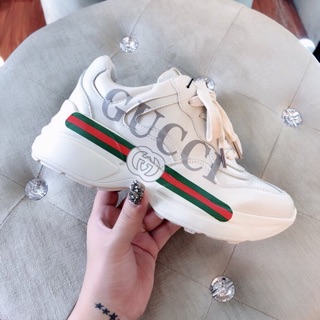 Giày gucci buộc dây