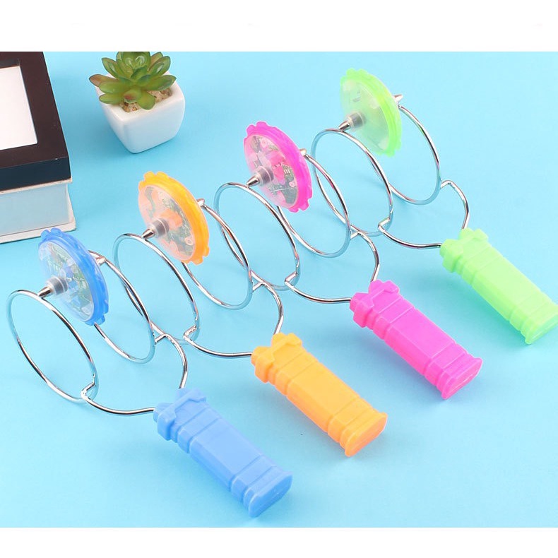 Con quay nam châm phát sáng