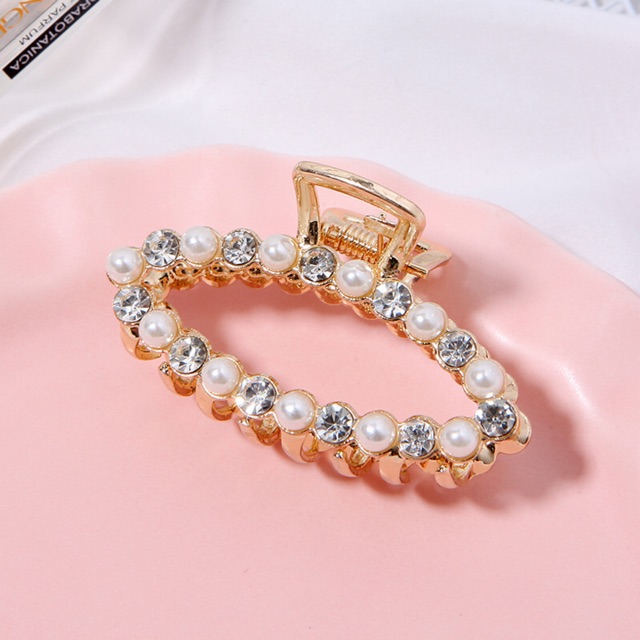 cặp tóc đính hạt ngọc hot trend 2019