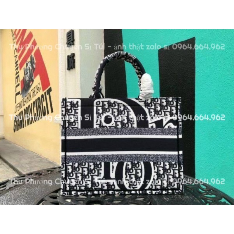 Túi hoạ tiết thổ cẩm thiết kế chữ ngang size 36 chất đẹp đựng cả thế giới