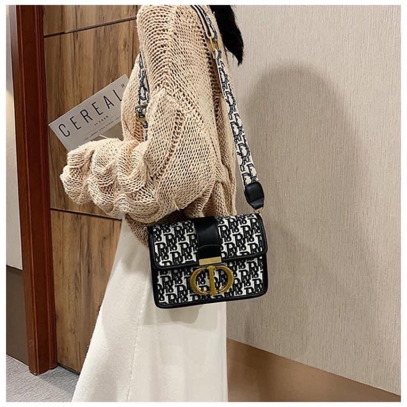 ] Túi xách nữ đeo chéo CD rằn ri ,💖FREESHIP💖, sz18 cm 2 màu viền đen , trắng , hàng quảng châu