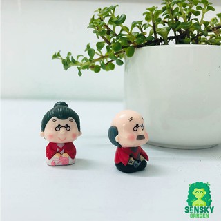 PHỤ KIỆN BÀ NGOẠI MẶC ÁO ĐỎ