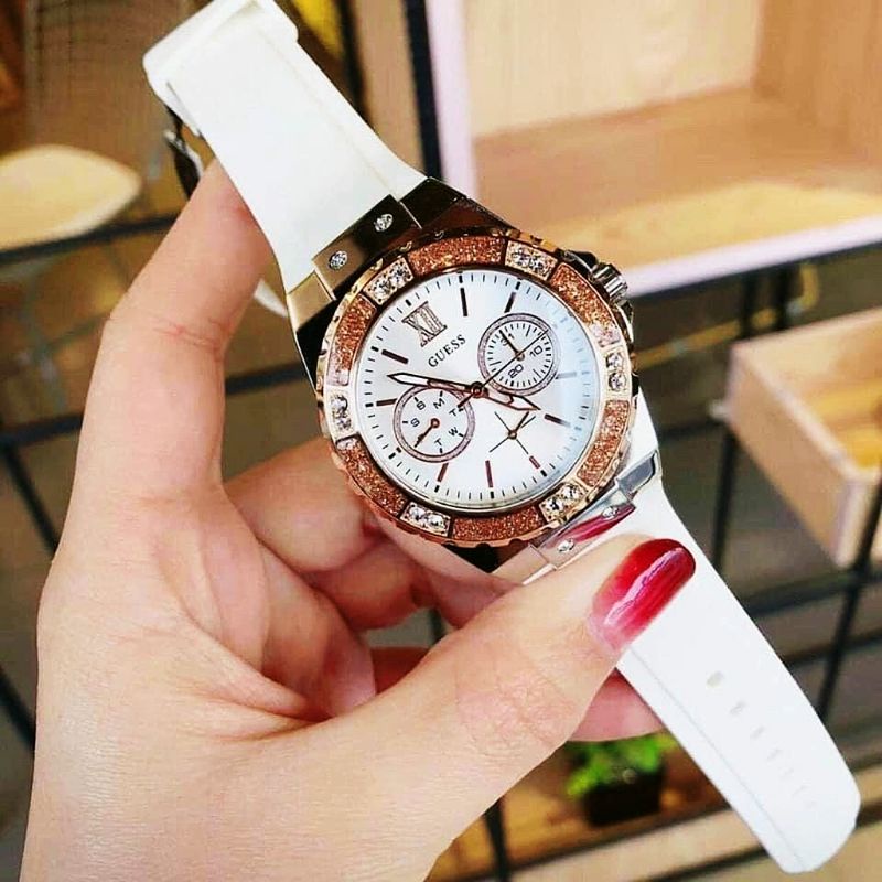 Đồng hồ nữ Guess xịn sò dây silicon bền đẹp
