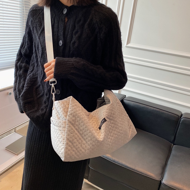 Túi đeo vai IELGY có sức chứa lớn trọng lượng nhẹ dùng khi tập thể thao độc đáo