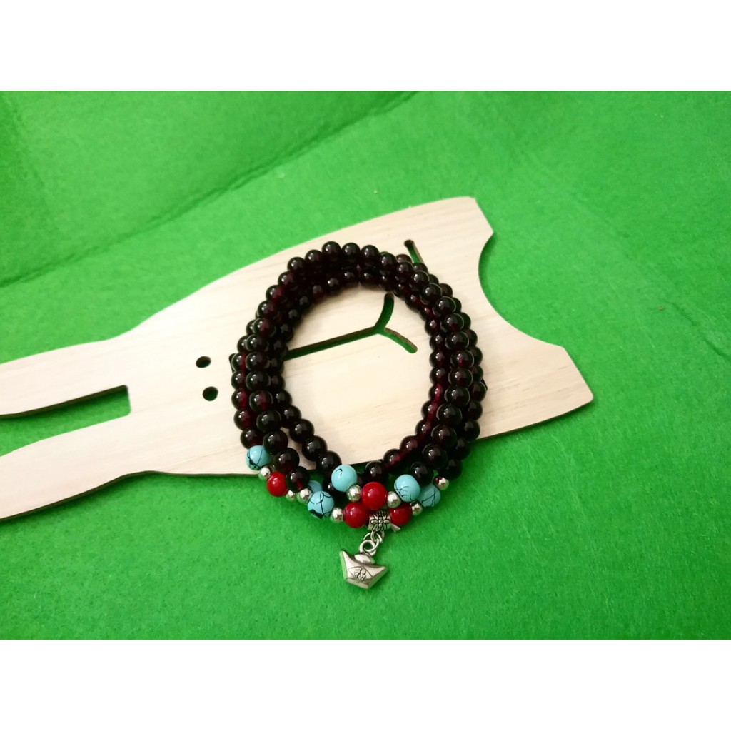 Vòng tay 3 tầng. mẫu y hình rất đẹp nhe các bạn.. giá chỉ 40k/ vòng 3 tầng. cầm nặng tay.