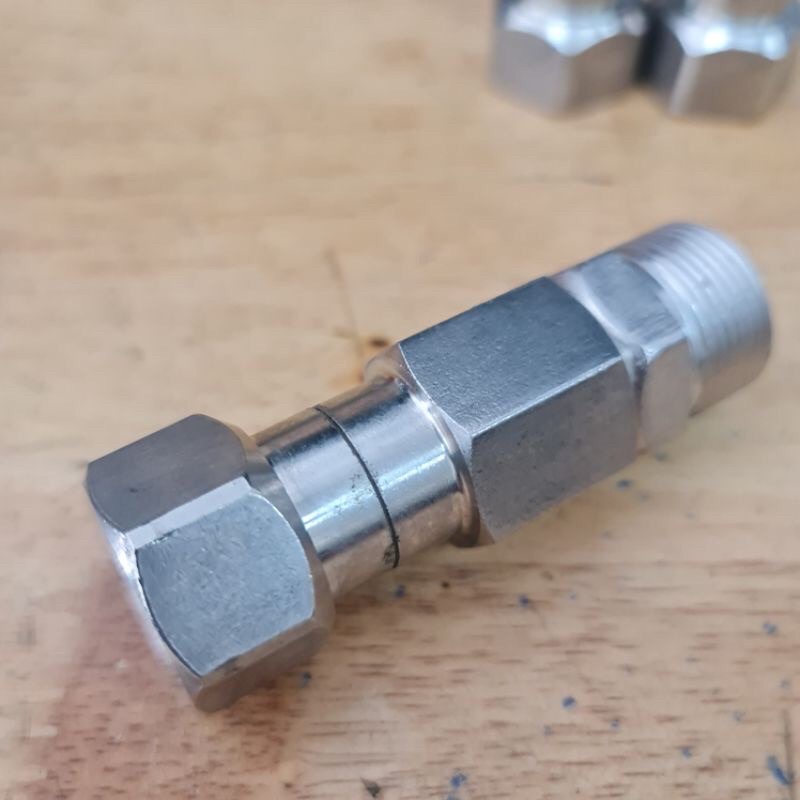 Khớp chống xoắn dây xịt máy rửa xe chân ren 22mm/ Khớp chống xoắn dây Inox
