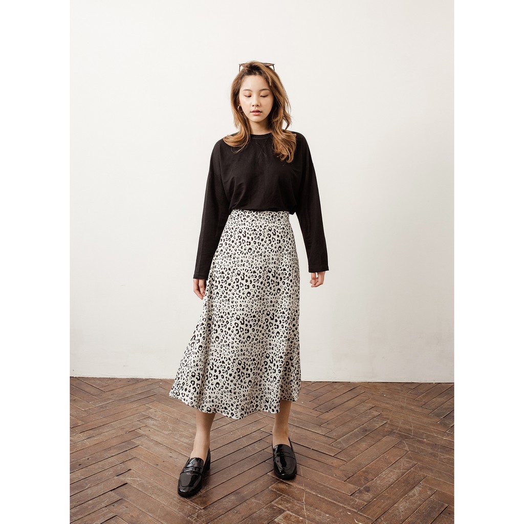 [FOUR6] Chân váy dài nữ họa tiết da báo | BigBuy360 - bigbuy360.vn