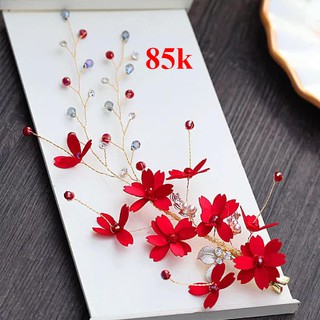 cài tóc hoa đỏ