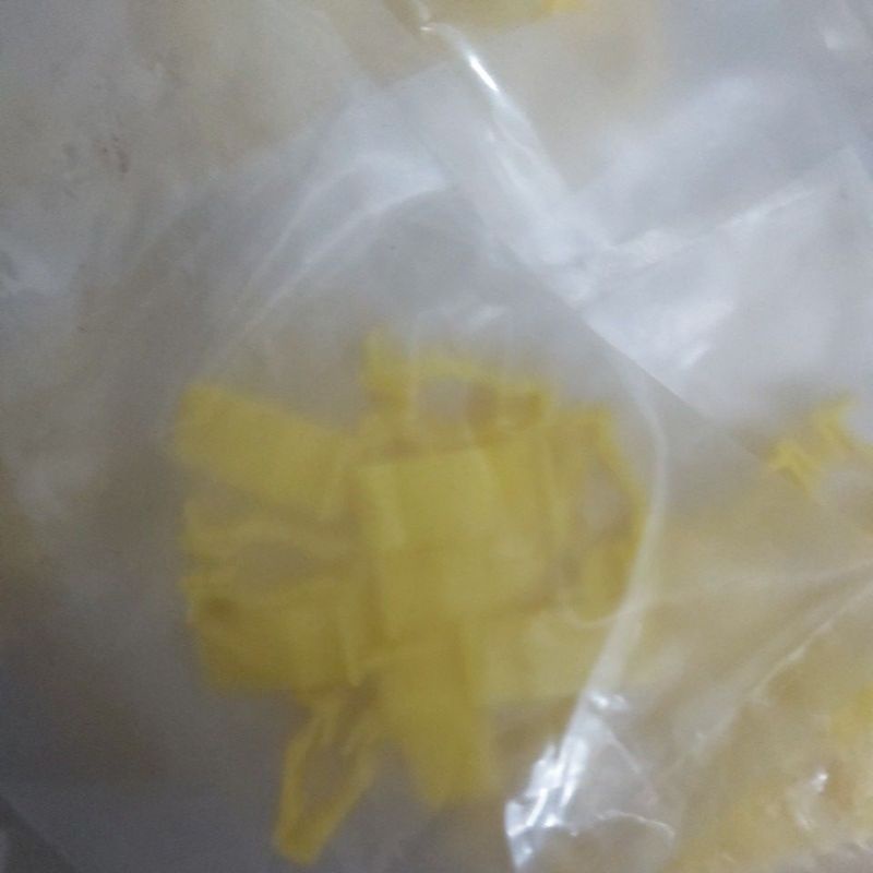 chốt nhựa vàng định vị dàn áo xe máy / kẹp nhựa