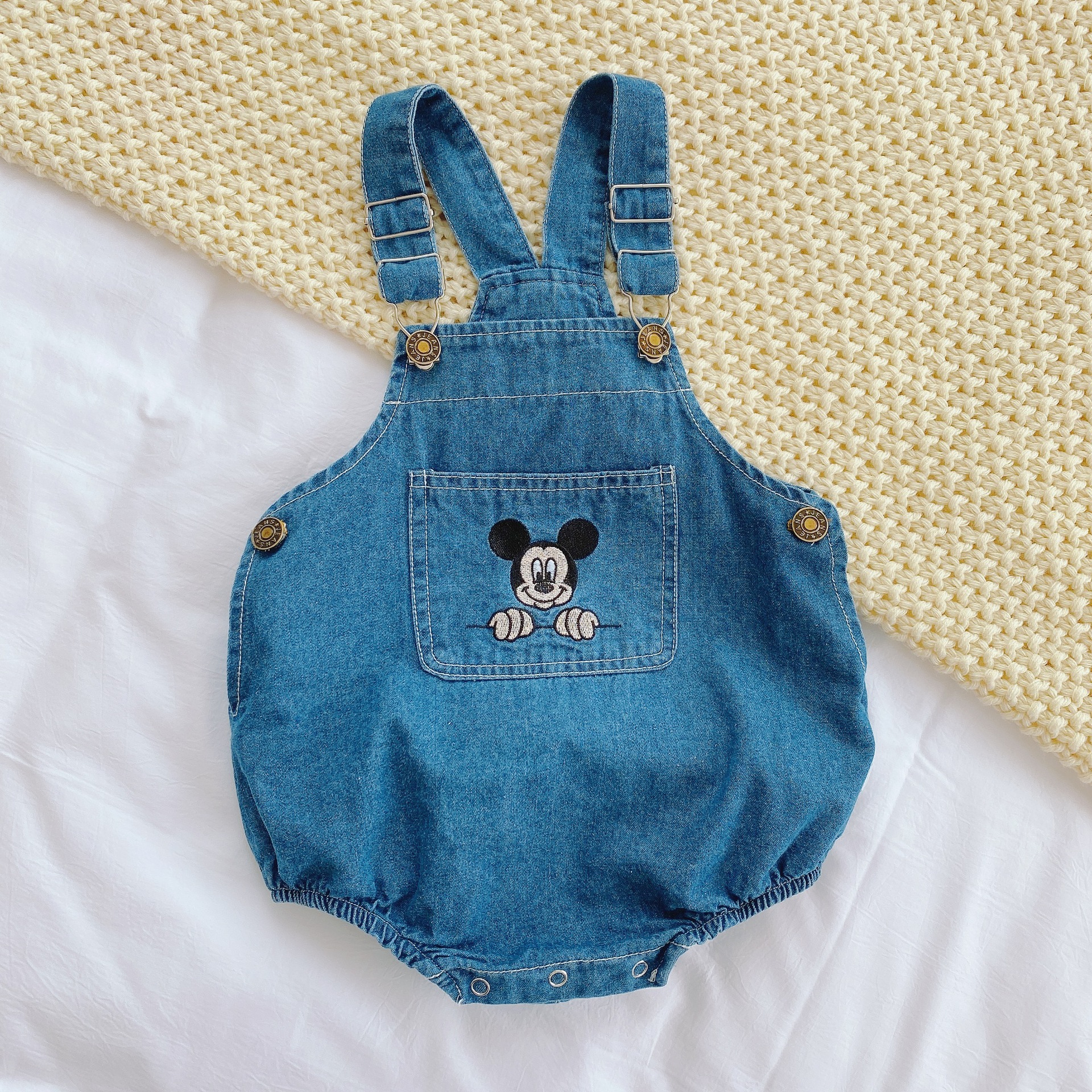 Áo liền quần denim thêu hình chuột Mickey dành cho trẻ em