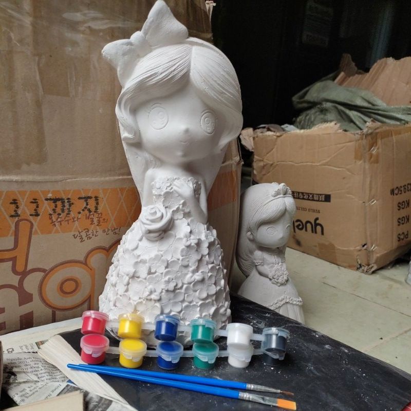 tượng thạch cao cô dâu 28cm kèm màu 2 cọ vẽ
