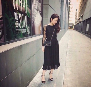 Váy ren đính hạt