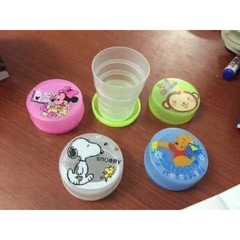 Cốc uống nước gấp gọn có nắp đậy tiện lợi loại đẹp