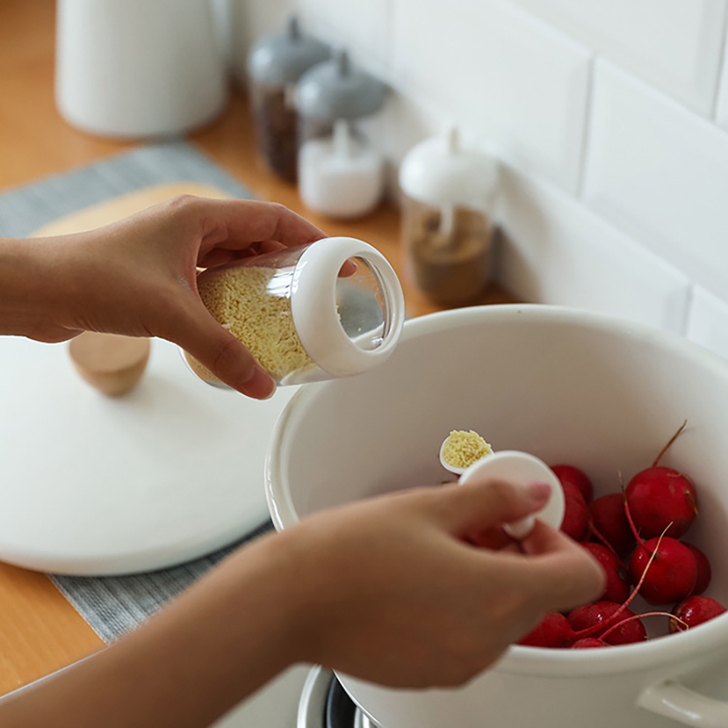 Hũ Lọ Đựng Gia Vị Trong Suốt Kèm Muỗng Thìa Cố Định Tiện Dụng (250ml)