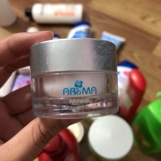 Kem trắng da dinh dưỡng AROMA whitening treatment cream HQ